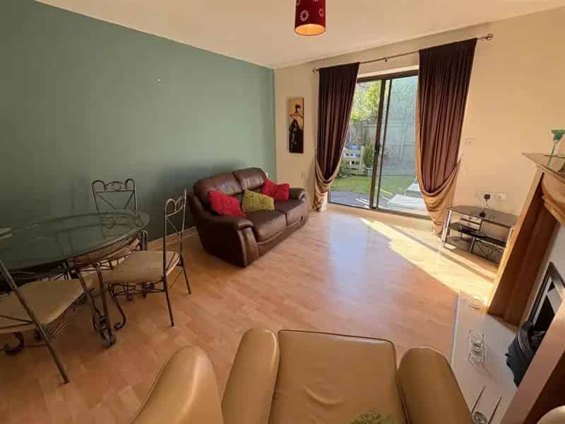 2 Bedroom Mid Town House For Sale Queensbury
