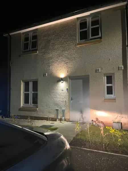 New 3 Bedroom House with Solar Panels and Fitted Wardrobes