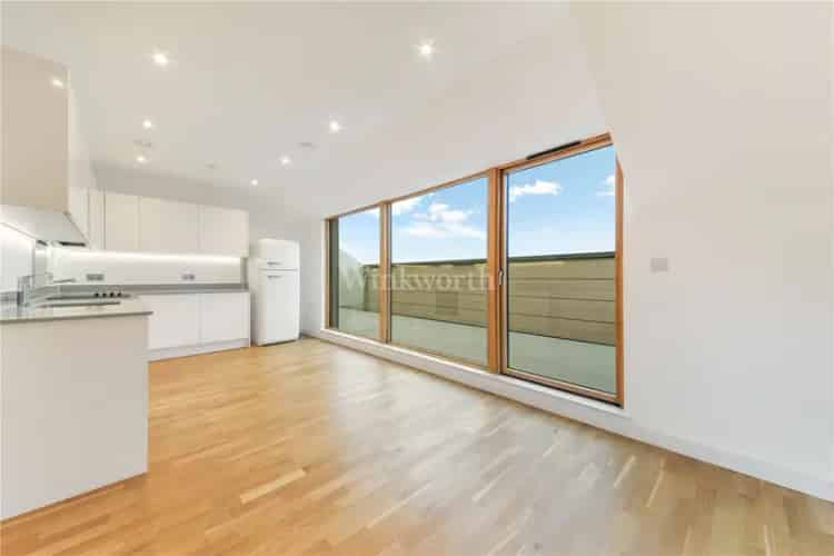 2 Bedroom Apartment Beckenham New Build Balcony Station Close