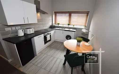 1 Bedroom Flat Southampton City Centre - Modern &amp; Convenient
