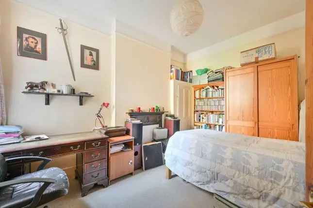 5 Bedroom House for Sale in Oxford Gardens North Kensington