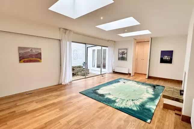 Bungalow for Sale in St John's Wood London