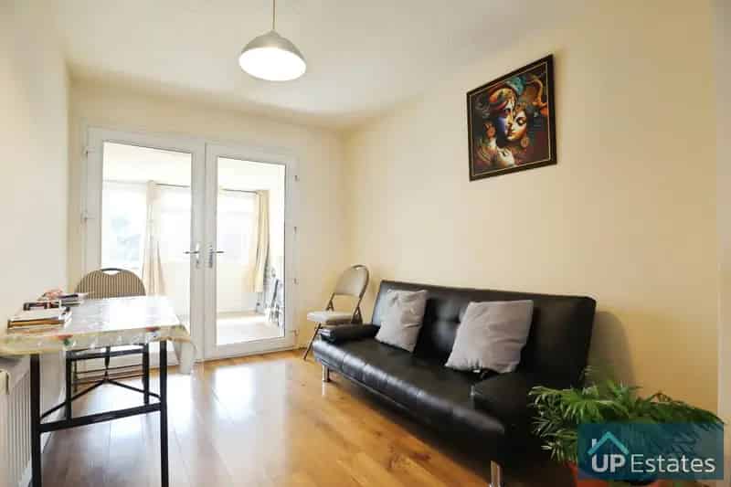 3 Bedroom End Terrace House to Rent