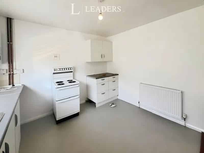 3 Bedroom Semi Detached House with Garage and Driveway No Deposit Option