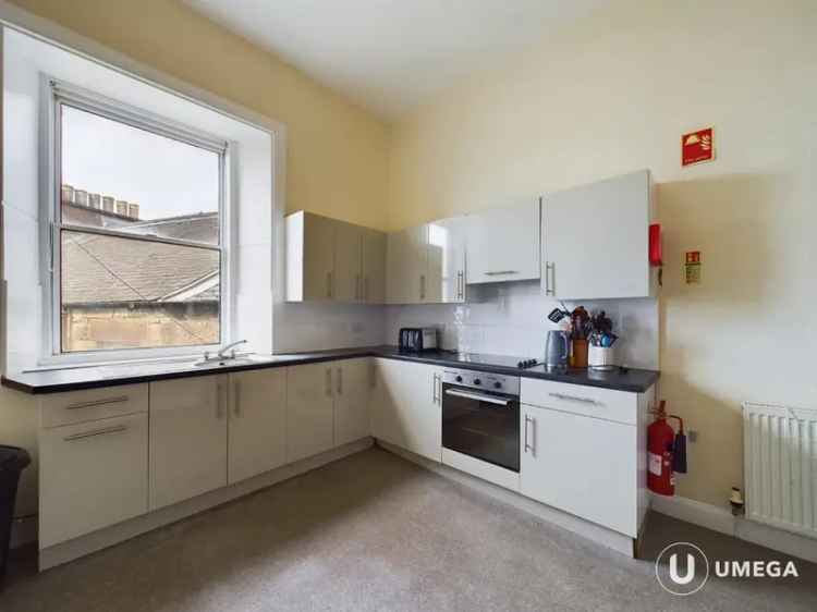 4 Bedroom Apartment to Rent in Edinburgh