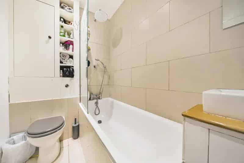 Two Bedroom Period Garden Flat Near Tooting Broadway Station