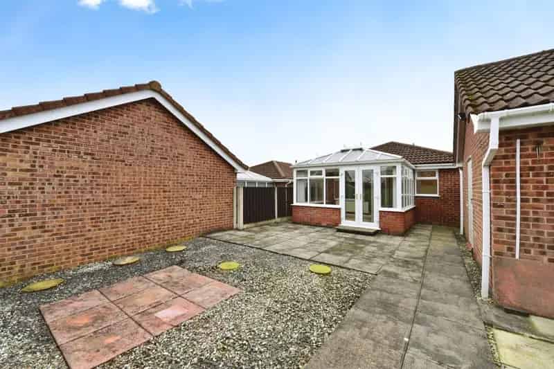 Two Bedroom Detached Bungalow with Garage and Conservatory