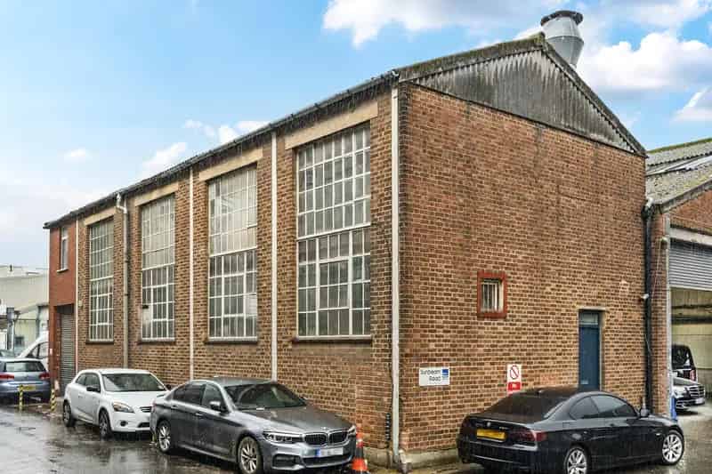 Freehold Park Royal Industrial Unit 2715 sqft 3 Parking