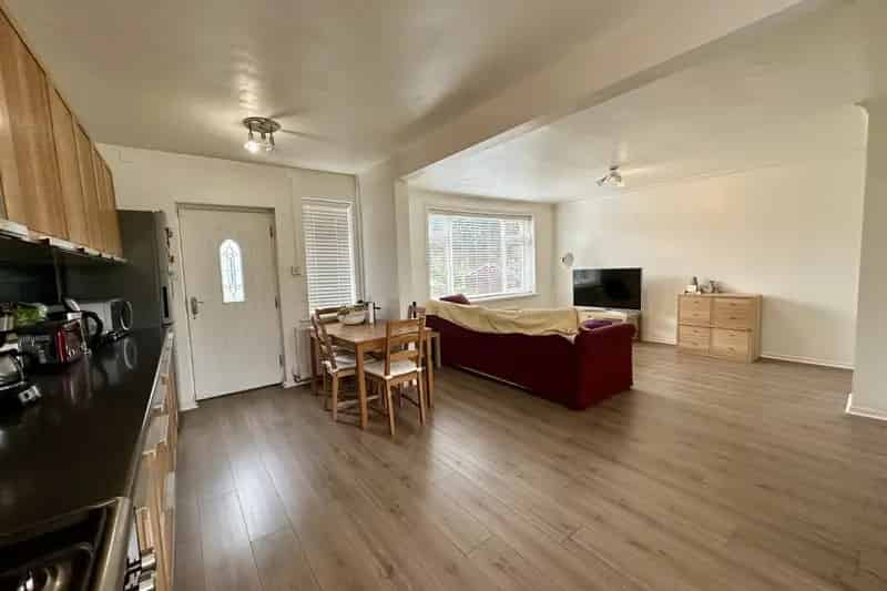 3 Bed Fully Furnished House Gipton Approach Zero Deposit Available