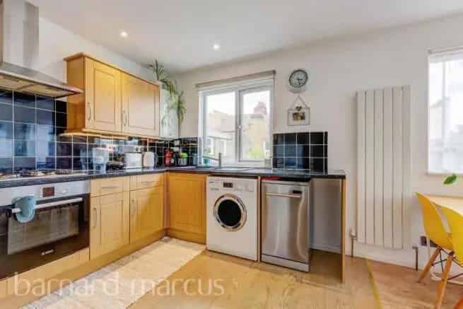 Two Bedroom Flat SW16 - Modern Apartment near Streatham Common