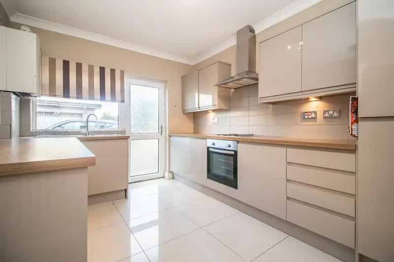2 Bedroom Maisonette For Sale