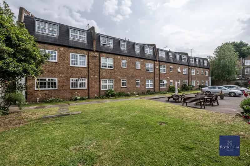 1 Bedroom Flat for Sale London SE17 Near Elephant Castle