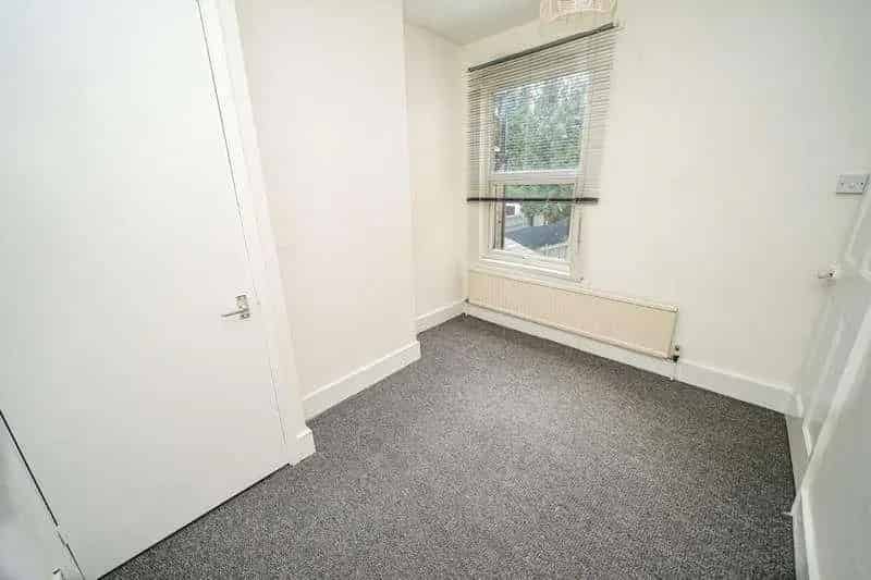 2 Bed Period Home For Sale Near Town Centre