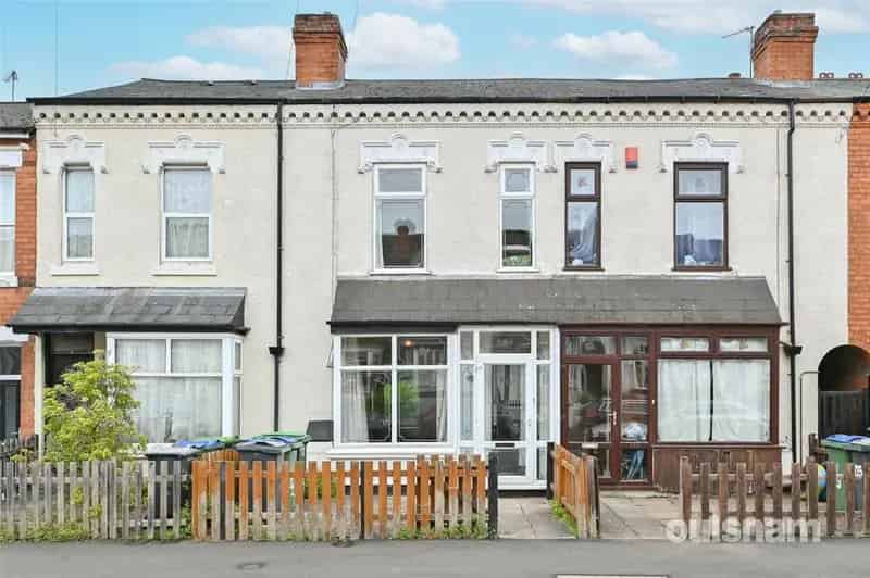 3 Bedroom Extended Mid Terrace House Bearwood