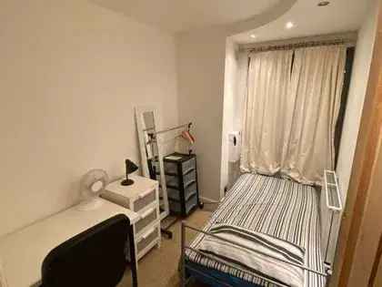 1 Room 70m² Flat near Canary Wharf - Easy DLR Access