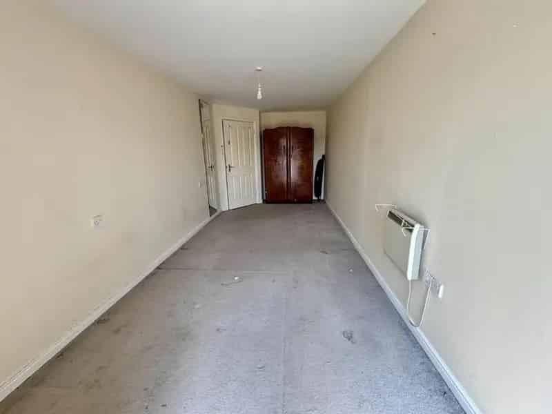 2 bed flat for sale