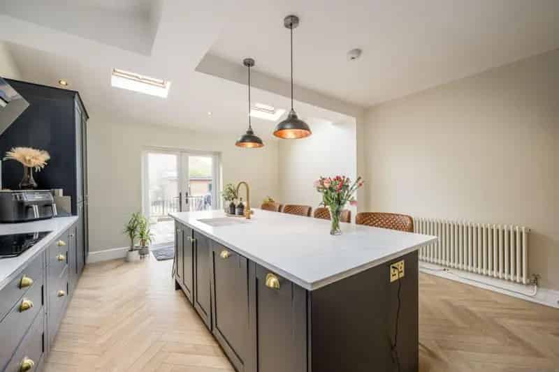 5 Bed Detached House For Sale