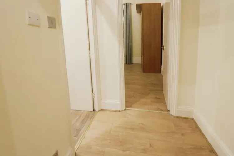 1 Bedroom Flat for Sale in London N4 - Close to Park and Tube