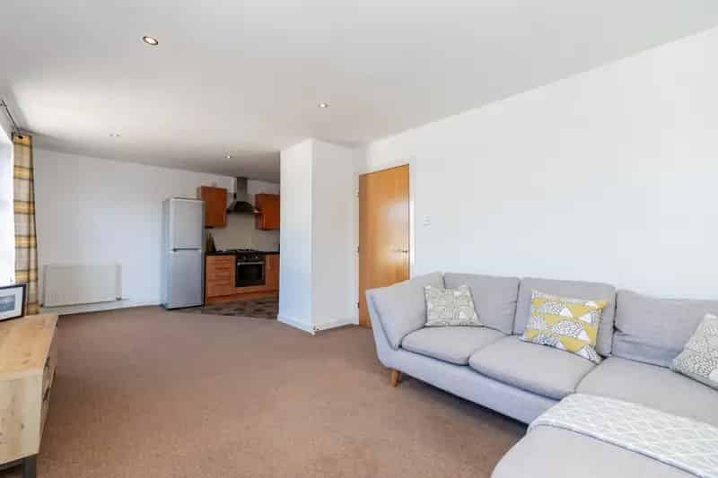 2 Bedroom Top Floor Apartment Merkland Lane Aberdeen