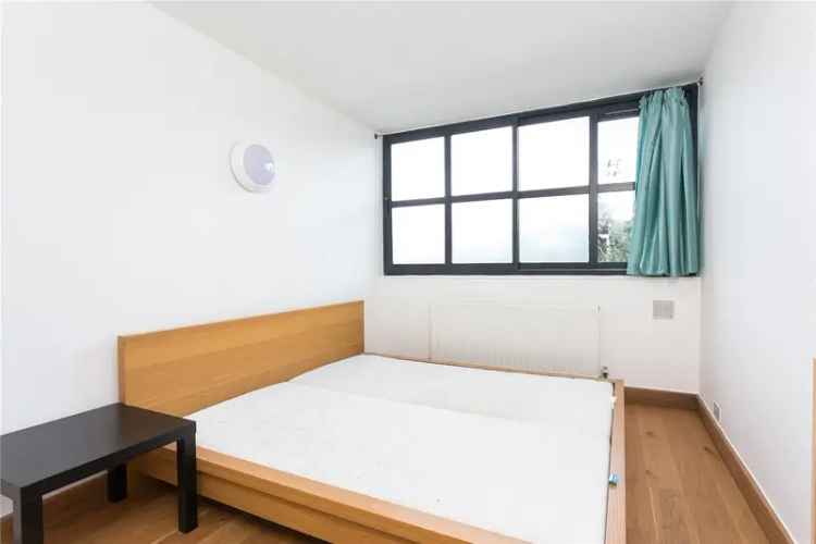 3 Bedroom Flat Apartment in London Near Aldgate East and Whitechapel Stations