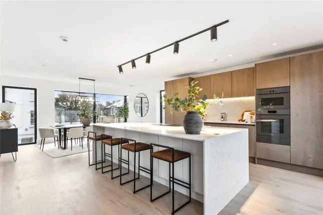 5 Bedroom House for Sale in London SW11