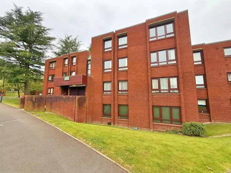 2 Bedroom Flat for Sale Near Four Oaks Station