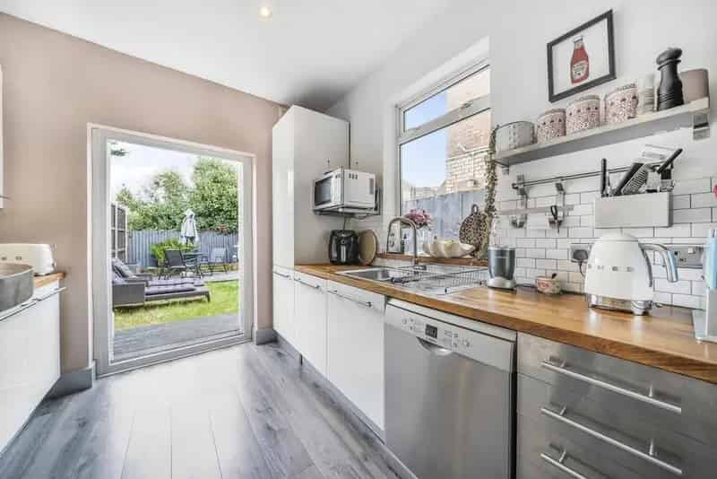 Three Bedroom Victorian House with Garden