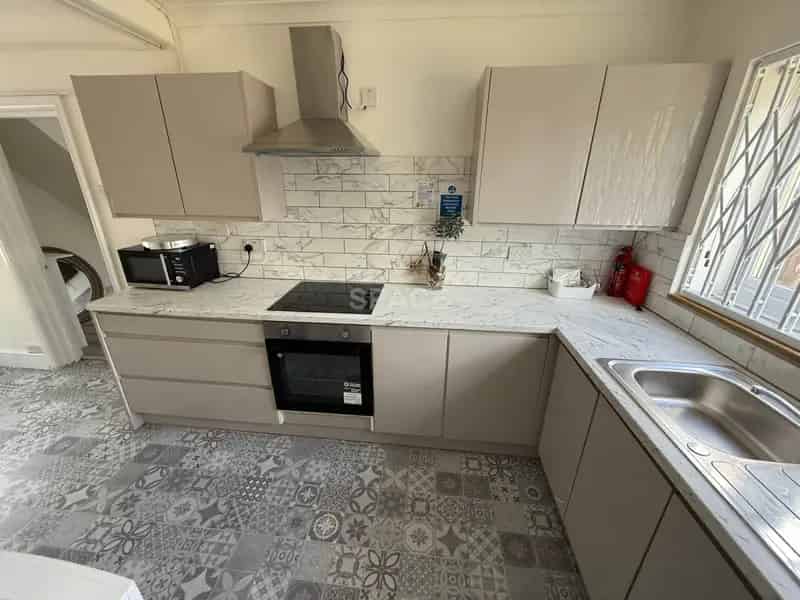 2 Bedroom Semi-Detached House to Rent