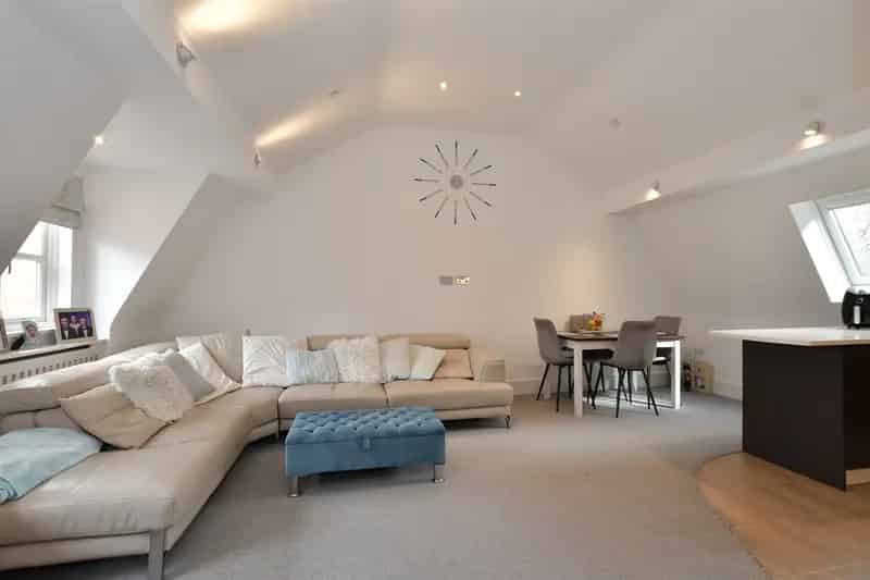 2 Bedroom Apartment for Sale Near Billericay Train Station