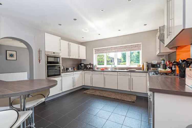 5 Bedroom Detached House For Sale in Tilsworth