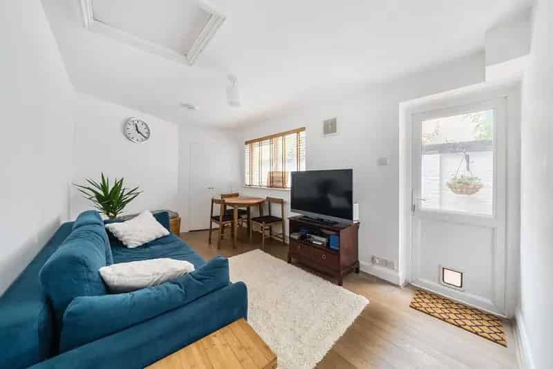 Flat For Sale , London, England