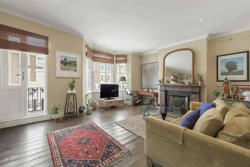 4 Bedroom Victorian Townhouse Near Fulham Broadway