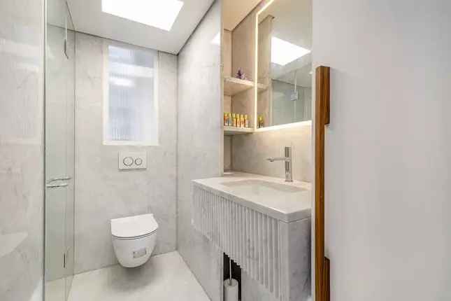 One Bedroom Apartment in Green Street London