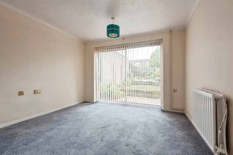 2 Double Bed House with Garage and Driveway Near Schools