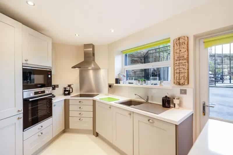 2 Bedroom Flat for Sale NO ONWARD CHAIN