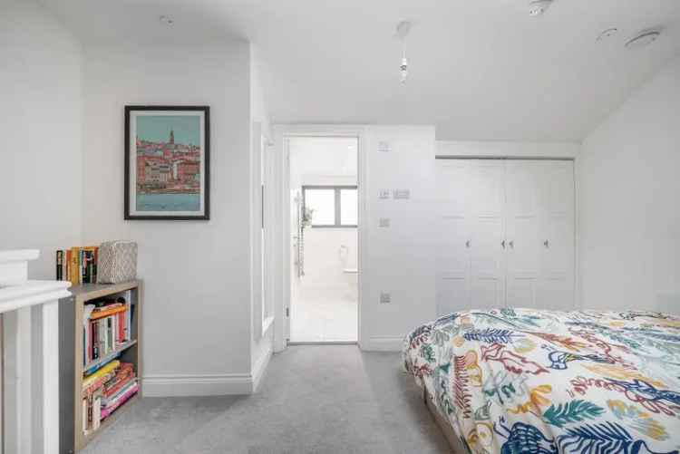 One Bedroom Apartment Hampton Wick Gated Mews Communal Garden