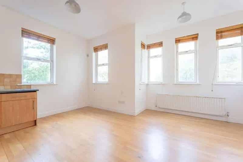 1 Bed Flat for Sale near Acton Park