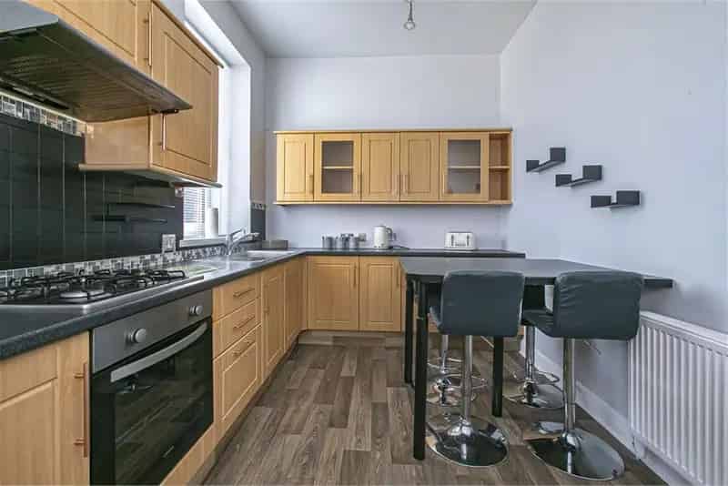 2 Bed Flat - Upper with 1 Reception Room