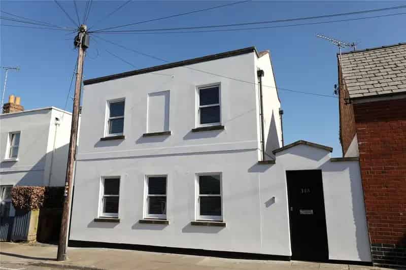 2 Bedroom Detached House For Sale
