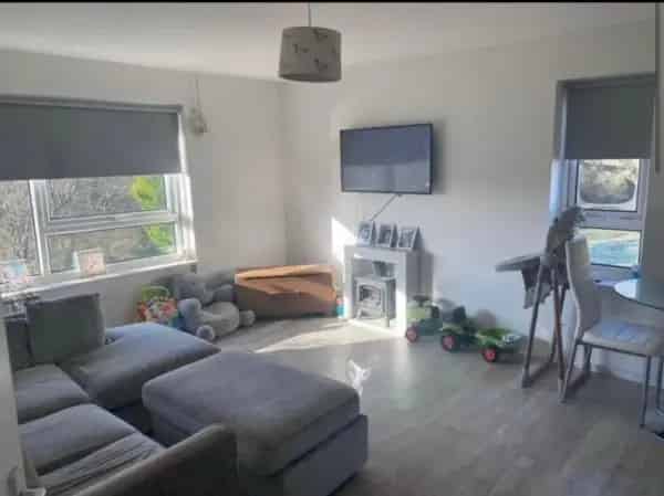 Large 2 Bed Flat with Garden and Parking - Ideal for Growing Family