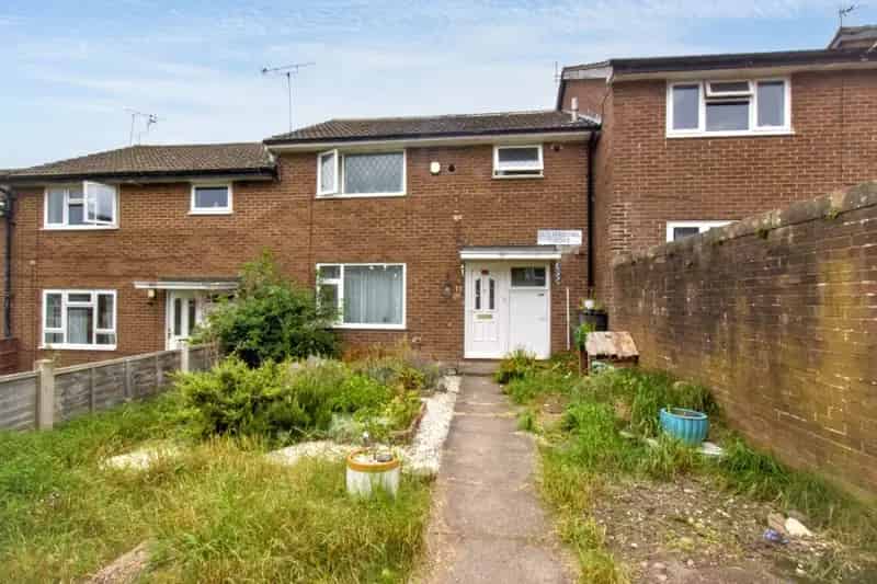 Spacious 3 Bed Mid-Town House - Cul-De-Sac Location