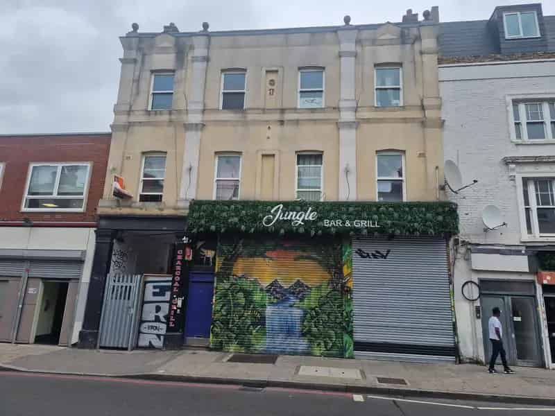 Commercial Property For Lease Ground Floor Basement High Ceilings Fitted Kitchen