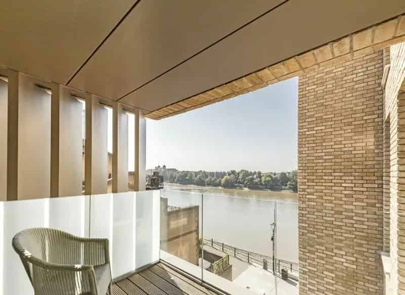 Luxury 2 Bed River View Apartment Hammersmith Queens Wharf