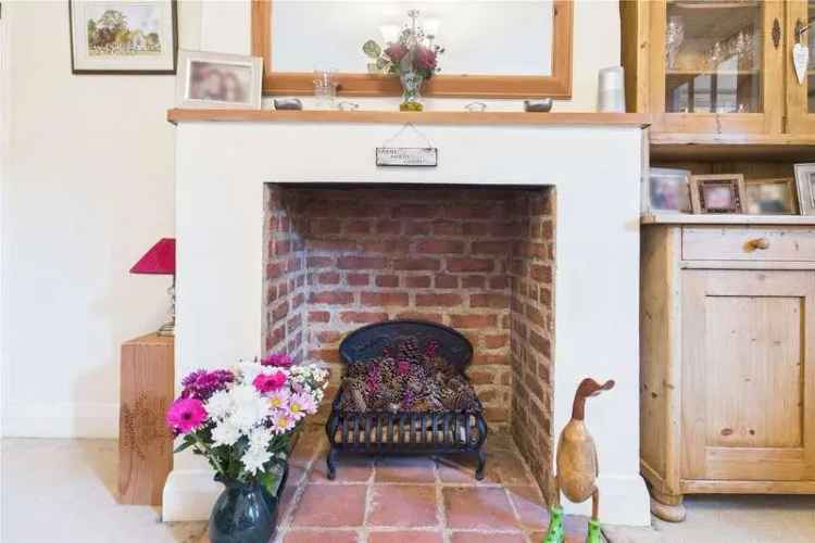 2 Bed House for Sale in Pinkneys Green