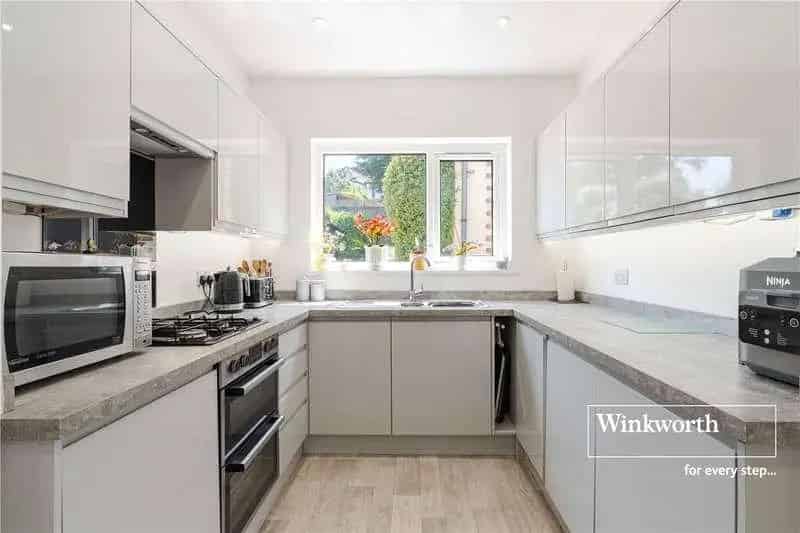 4 Bed Detached House for Sale