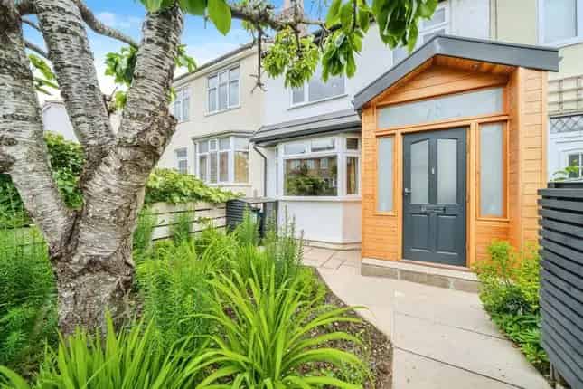 Four Bedroom Extended Home with Outbuildings and Feature Garden