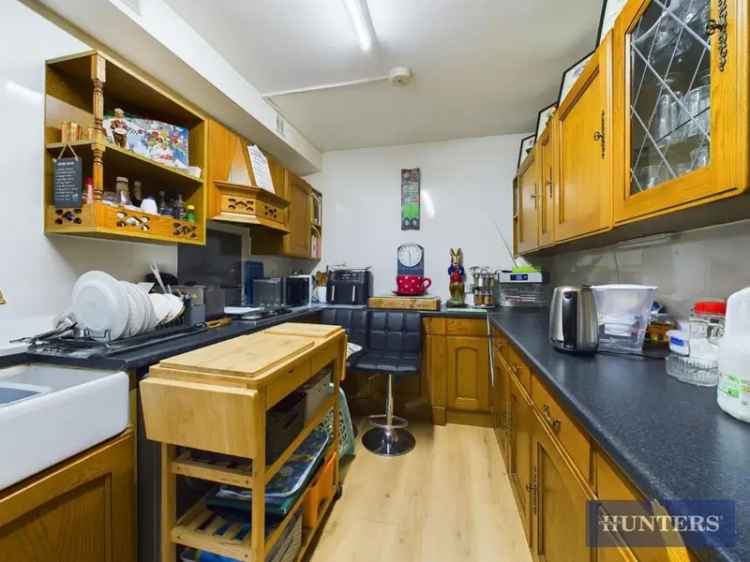 3 Bedroom Flat For Sale in Scarborough South Side