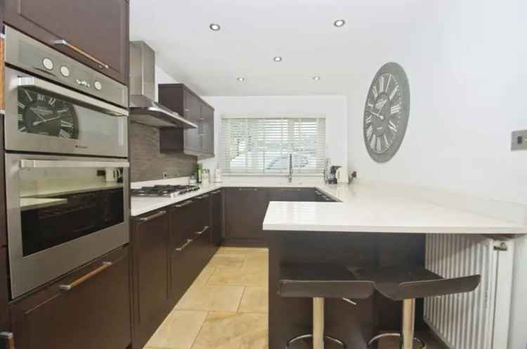 4 Bedroom Detached House in Broadlands