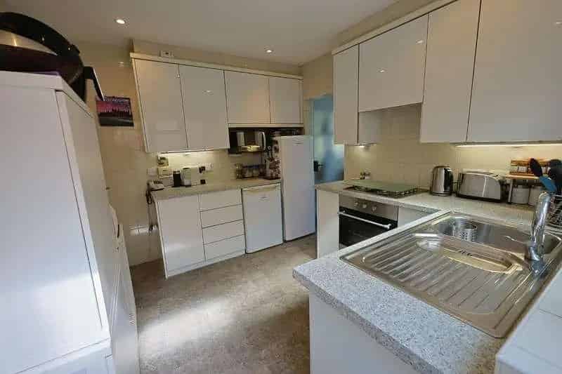 3 Bed Detached House for Sale Edgwarebury Lane