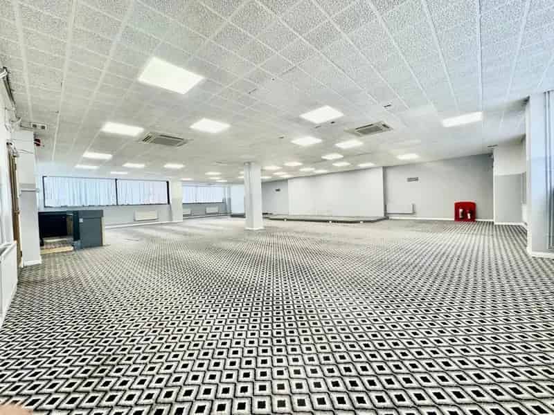Second Floor Office Suite Town Centre 2 Parking Spaces